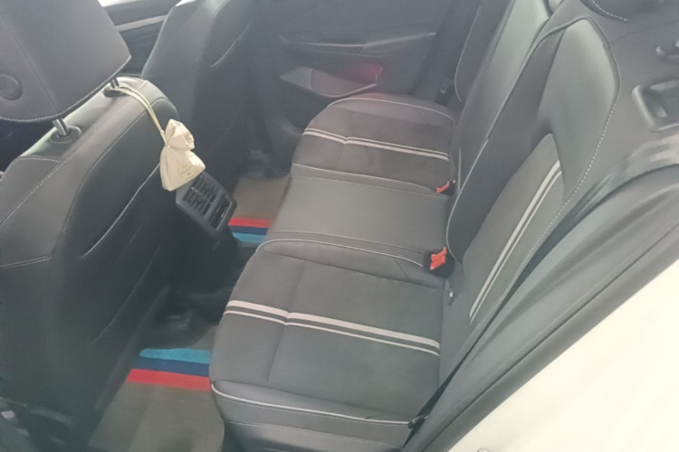 Volkswagen Golf 2021 car image #13