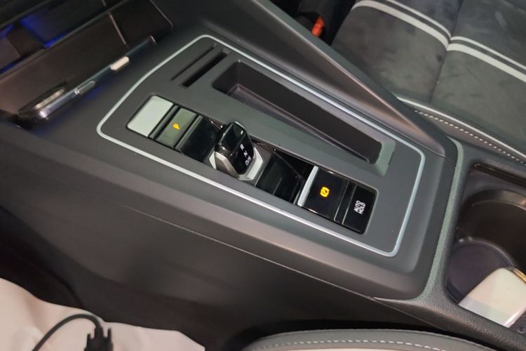 Volkswagen Golf 2021 car image #14