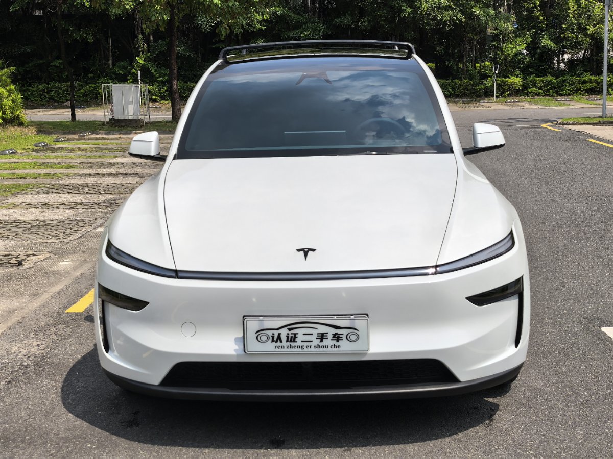 Tesla Model Y L 2025 #2 Tesla Model Y L 2025 car image #2