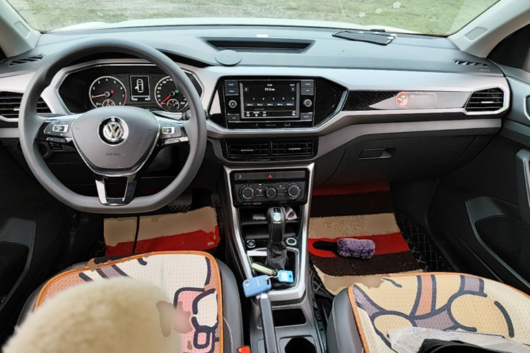 Volkswagen T-Cross 2020 car image #11