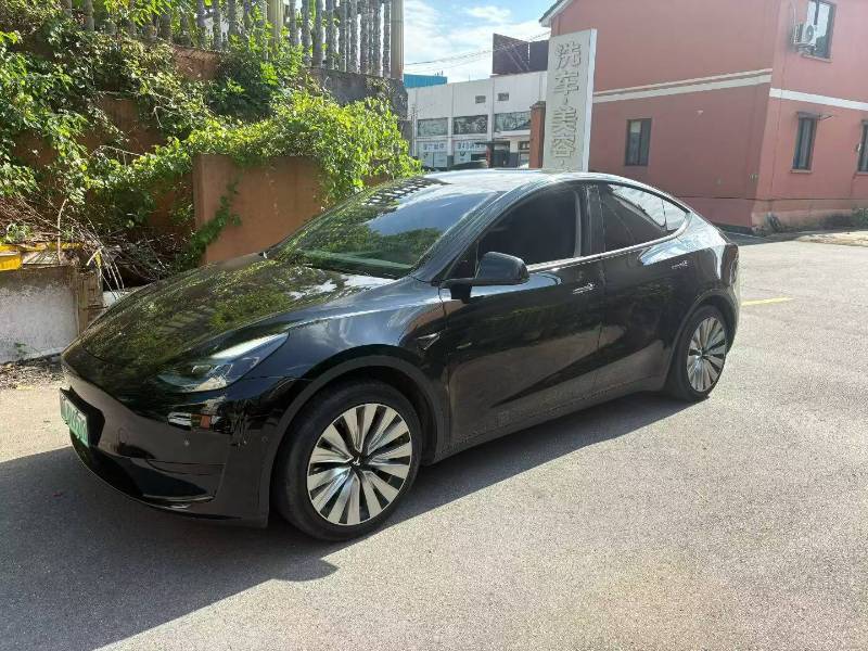 Tesla Model Y 2023 car image #4