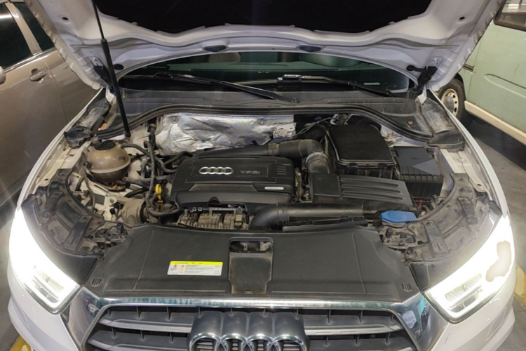 Audi Q3 2018 car image #20