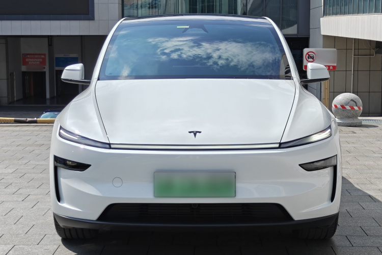 Tesla Model Y 2026 #3 Tesla Model Y 2026 car image #3
