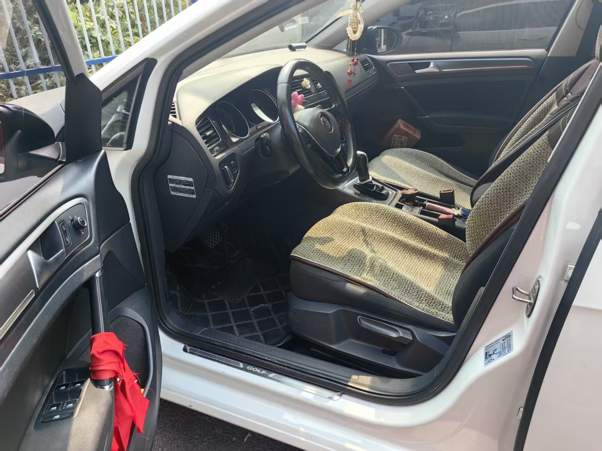 Volkswagen Golf 2017 car image #3