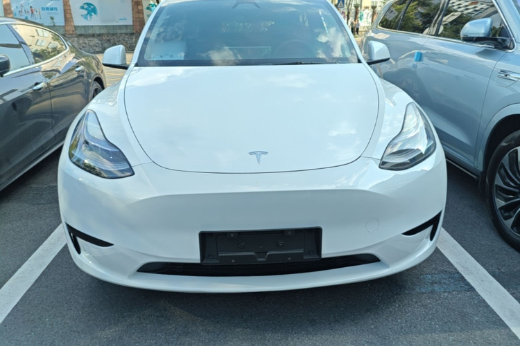 Tesla Model Y 2024 #3 Tesla Model Y 2024 car image #3
