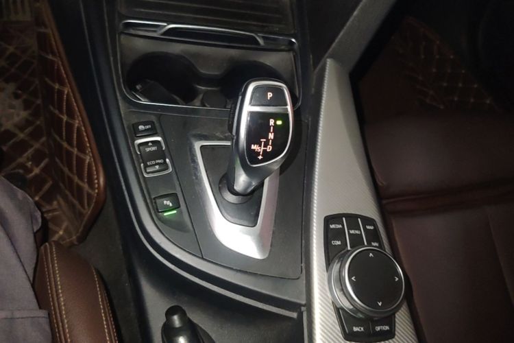 BMW 3 Series 2019 car image #14