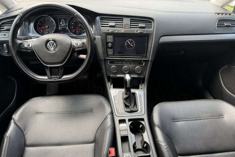 Volkswagen Golf 2019 car image #11