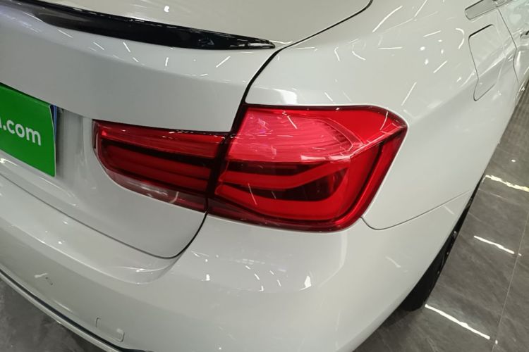 BMW 3 Series 2018 car image #8