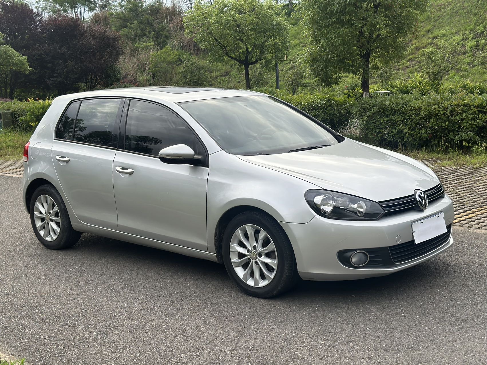 Volkswagen Golf 2011 car image #3