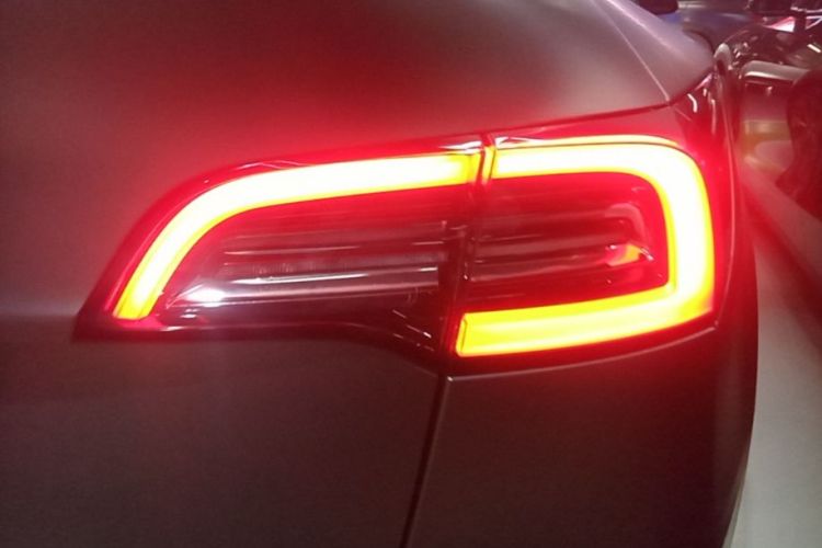 Tesla Model Y 2021 car image #8
