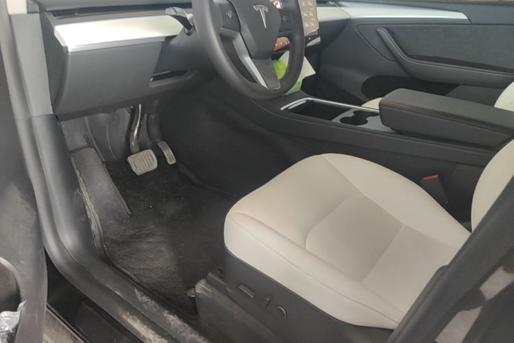 Tesla Model Y 2021 #16 Tesla Model Y 2021 car image #16