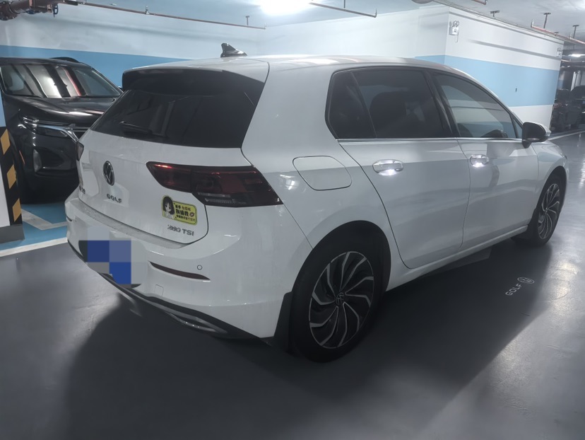 Volkswagen Golf 2023 car image #9