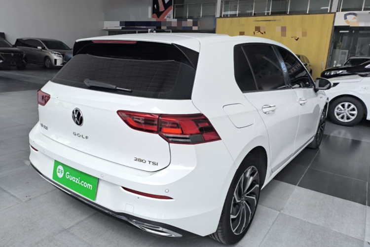 Volkswagen Golf 2023 car image #5