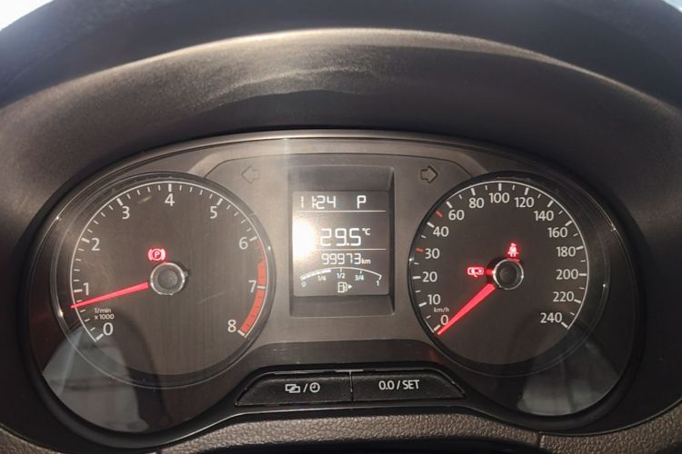 Volkswagen Polo 2017 car image #16