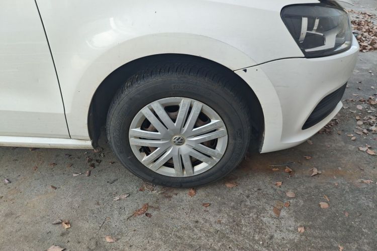 Volkswagen Polo 2016 car image #3
