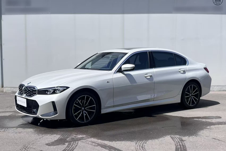 BMW 3 Series 2024 car image #2