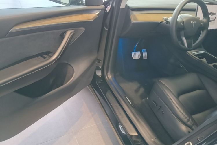 Tesla Model Y 2022 #16 Tesla Model Y 2022 car image #16