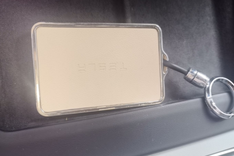 Tesla Model Y 2025 car image #9