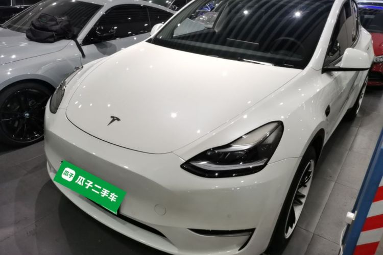 Tesla Model Y 2022 car image #2