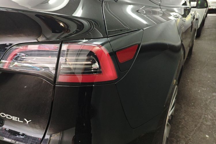 Tesla Model Y 2022 car image #8