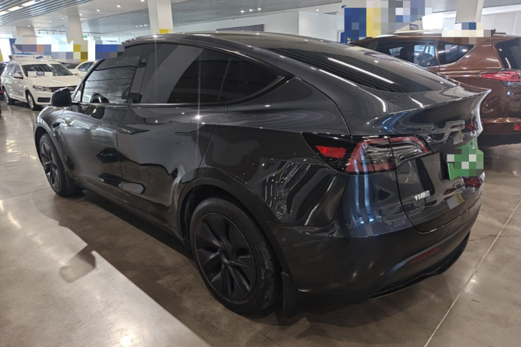 Tesla Model Y 2024 #5 Tesla Model Y 2024 car image #5