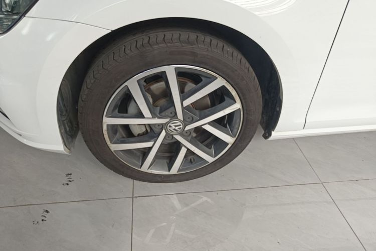 Volkswagen Golf 2019 car image #9