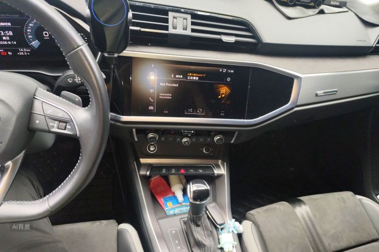 Audi Q3 2020 car image #15