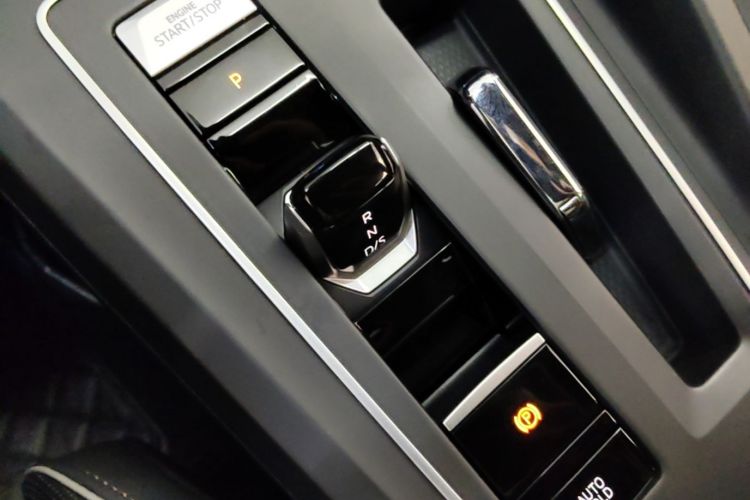 Volkswagen Golf 2021 car image #18