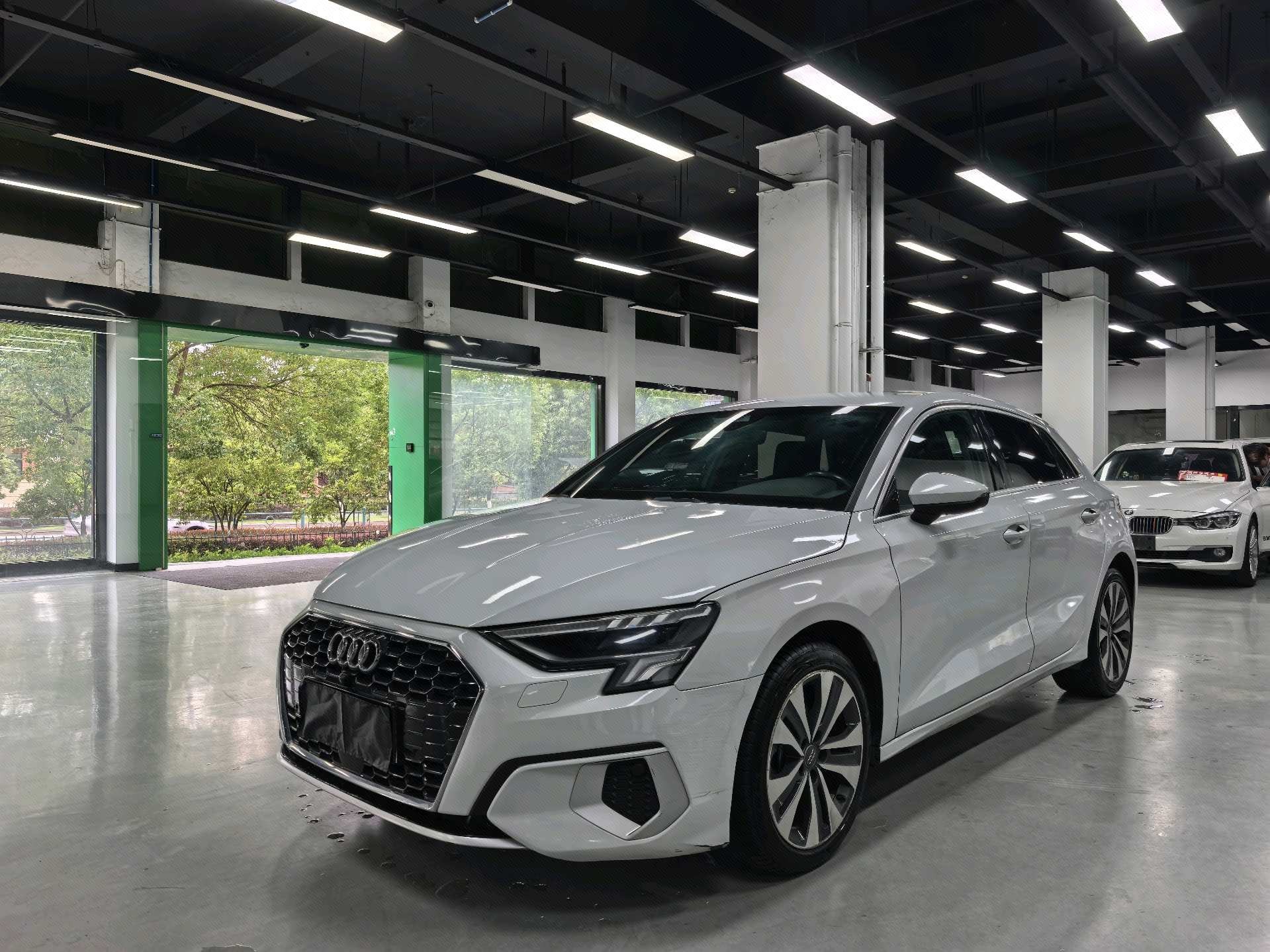 2021 immagine di auto 
