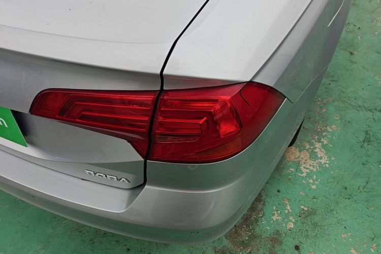 Volkswagen Bora 2016 car image #8