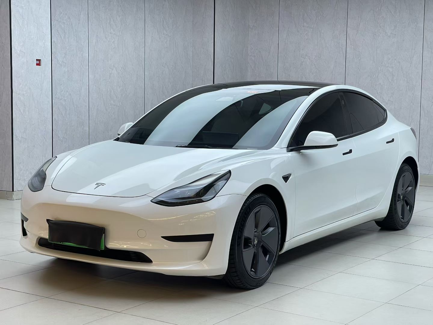 Tesla Model 3 2022 car image 