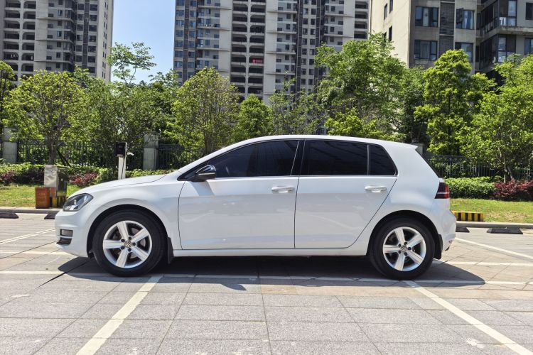 Volkswagen Golf 2017 car image #13