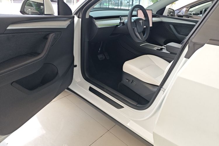Tesla Model Y 2023 #16 Tesla Model Y 2023 car image #16