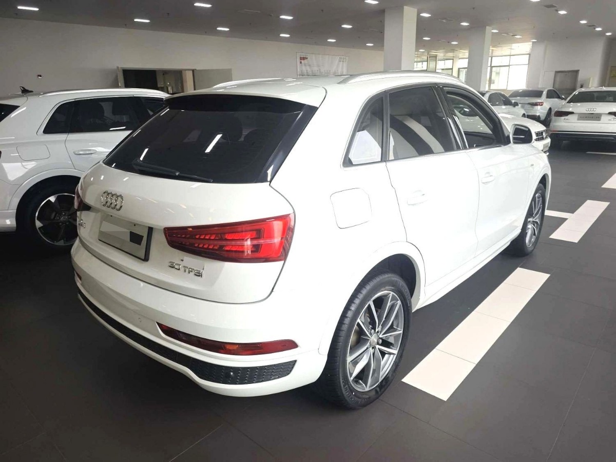 Audi Q3 2019 immagine di auto #3