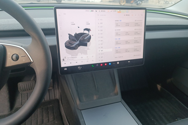 Tesla Model 3 2024 car image #17