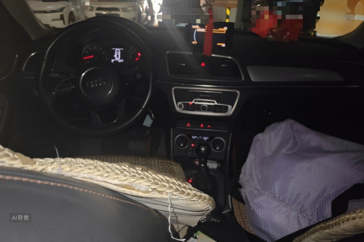 Audi Q3 2016 car image #11