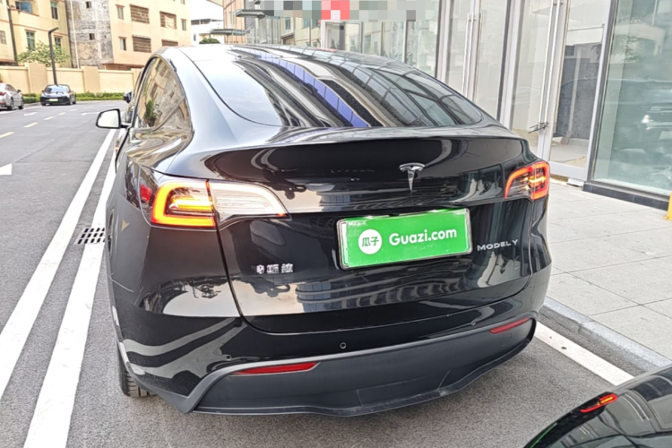 Tesla Model Y 2022 immagine di auto #4