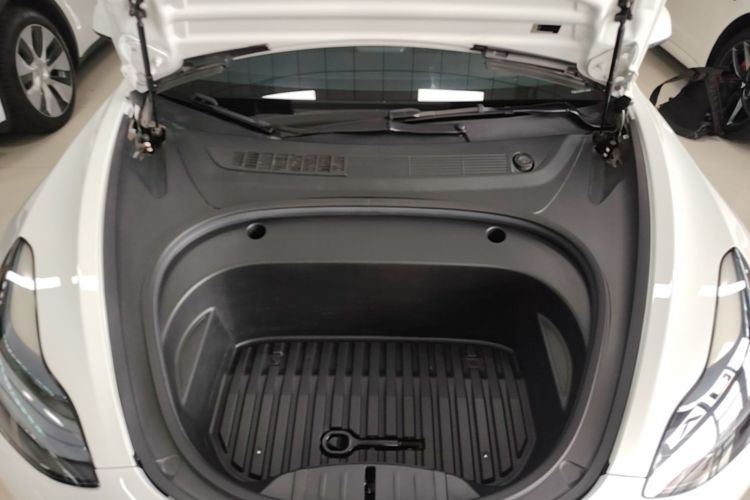 Tesla Model 3 2023 car image #20