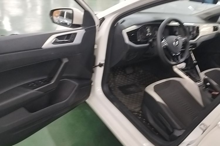 Volkswagen Polo 2021 car image #16