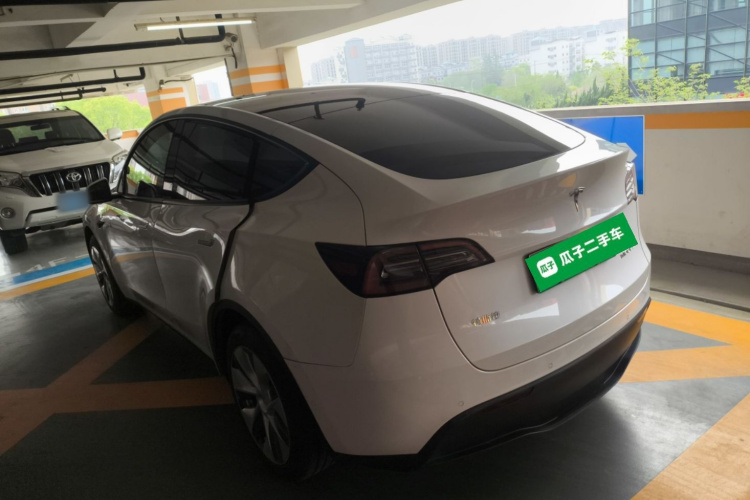 Tesla Model Y 2023 #5 Tesla Model Y 2023 car image #5