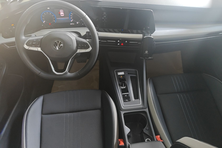 Volkswagen Golf 2022 car image #10