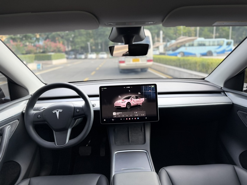 Tesla Model Y 2024 #8 Tesla Model Y 2024 car image #8