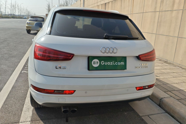 Audi Q3 2018 car image #4