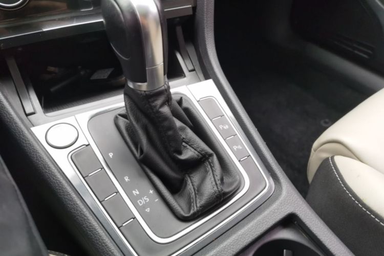 Volkswagen Golf 2017 car image #14