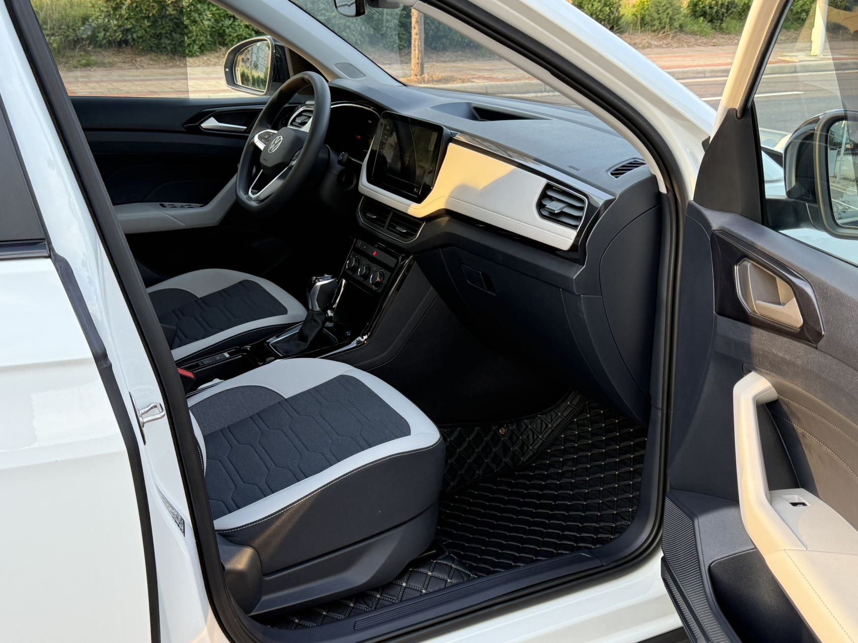 Volkswagen Tharu 2025 imagen de coche #10