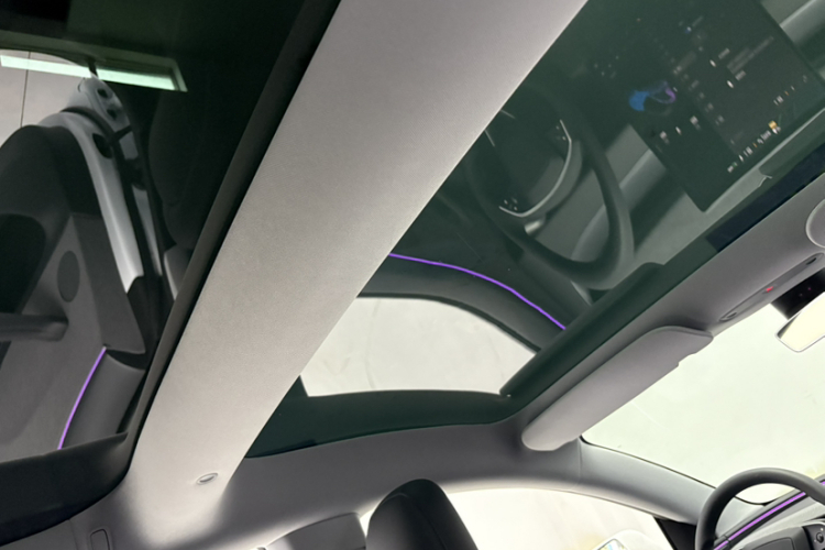 Tesla Model 3 2025 car image #18