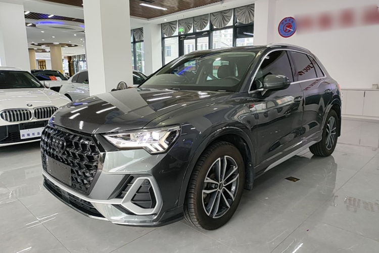 Audi Q3 2022 car image #2