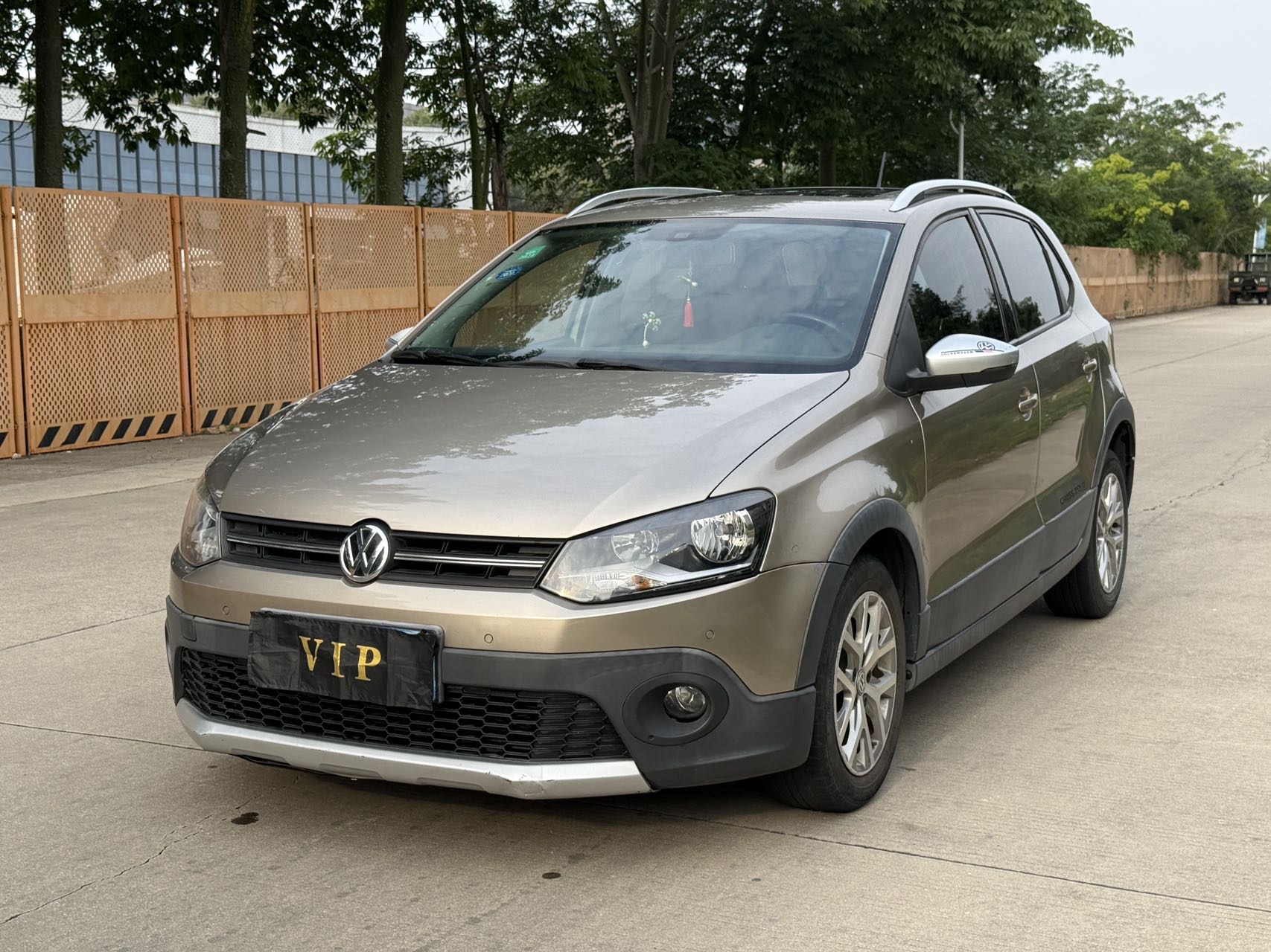 Volkswagen Polo 2015 car image 