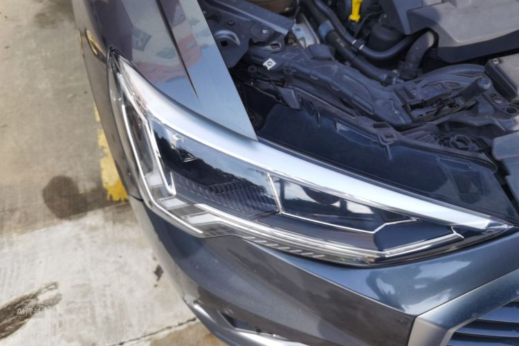 Audi Q3 2019 car image #8