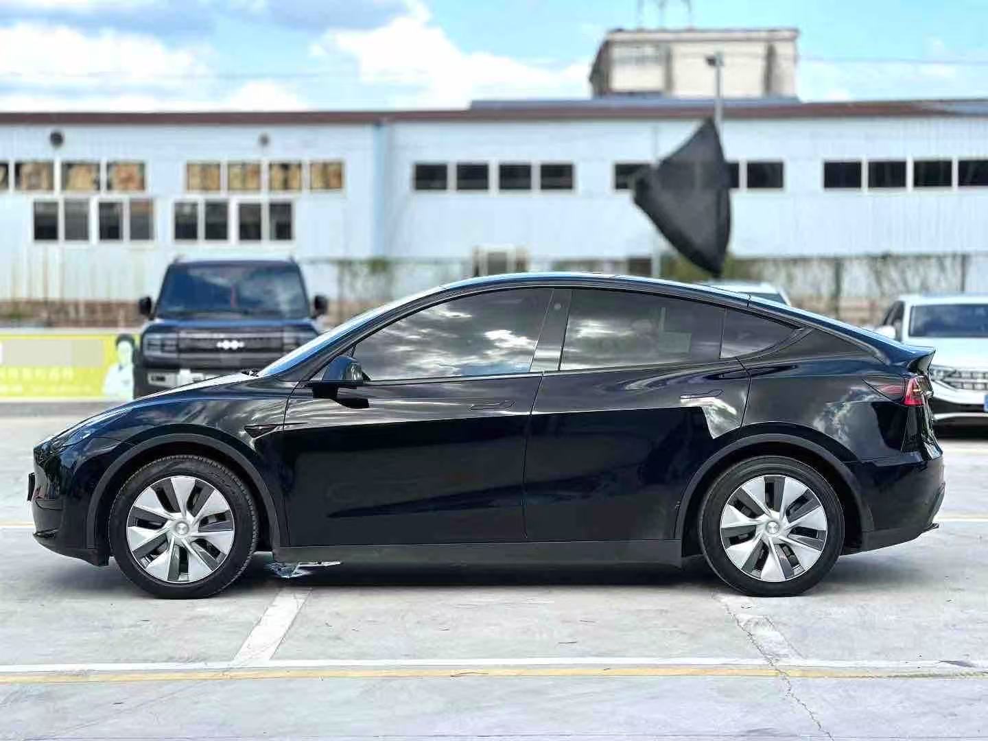 Tesla Model Y 2021 #5 Tesla Model Y 2021 car image #5